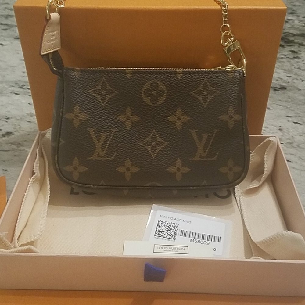 2020 Louis Vuitton mini pochette